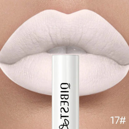 Rossetto liquido opaco bianco a lunga durata effetto velluto sulle labbra