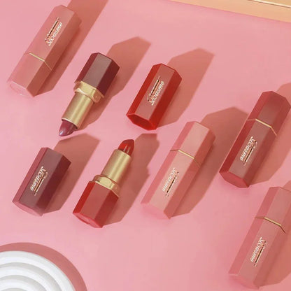Rossetto a tubo opaco con barra d'oro in sei colori, texture vellutata con glitter perlescenti, set regalo di San Valentino su fondo rosa