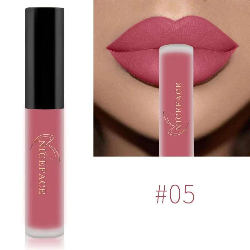 Rossetto liquido nudo velluto opaco lunga durata colore rosa naturale per labbra