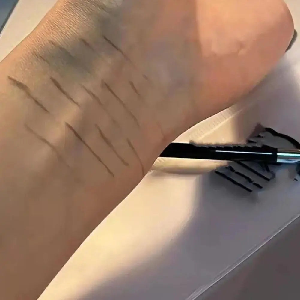 mascara liquido nero