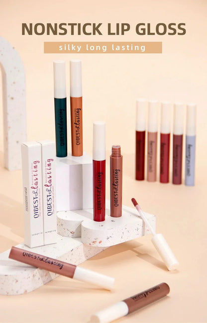 Rossetto liquido opaco impermeabile a lunga durata con pigmento vellutato e tonalità nude e rosse