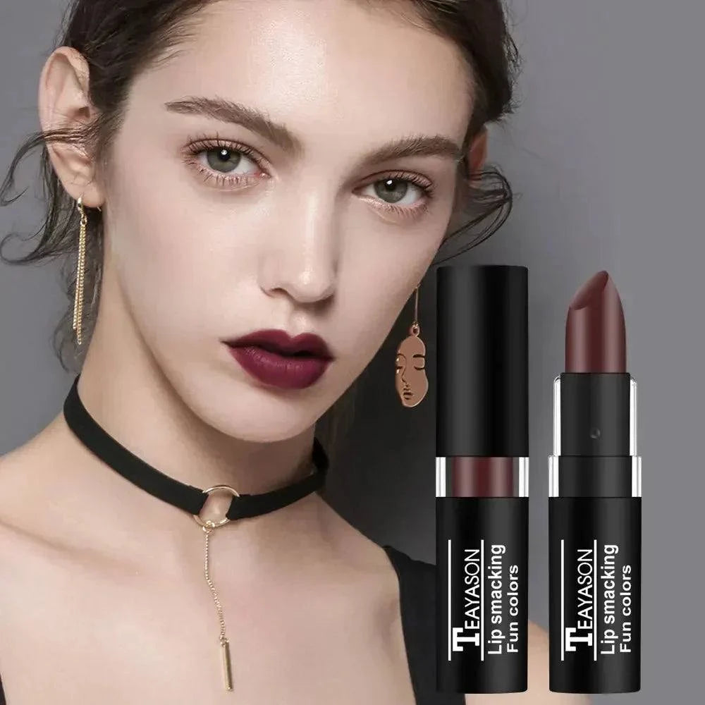 rossetto opaco nero donna labbra trucco velluto lunga durata impermeabile