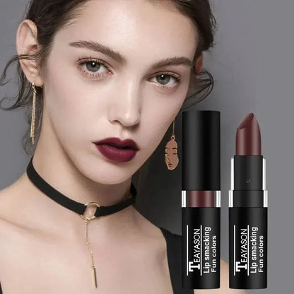 rossetto opaco nero donna labbra trucco velluto lunga durata impermeabile
