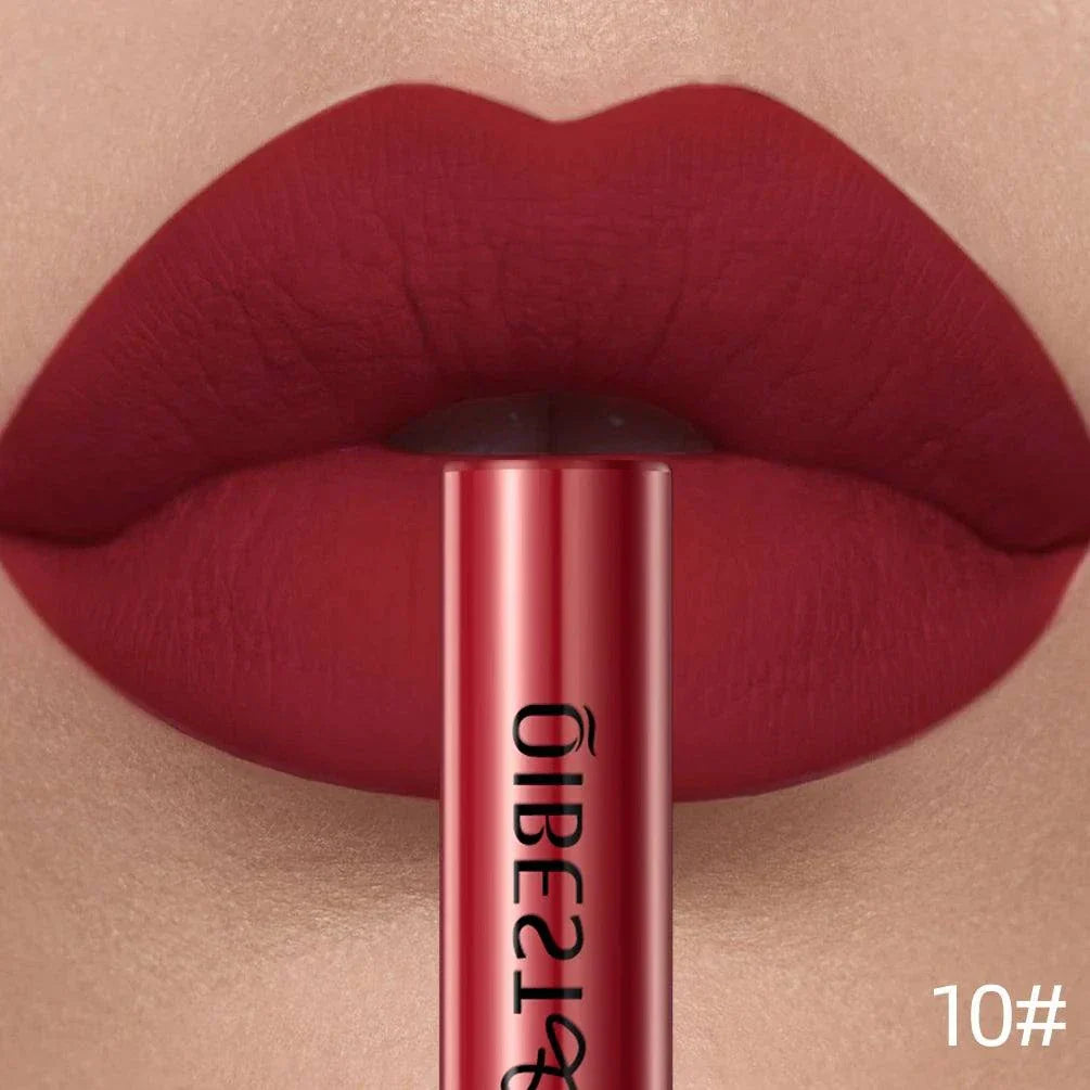 Rossetto liquido opaco rosso impermeabile lunga durata effetto velluto sulle labbra