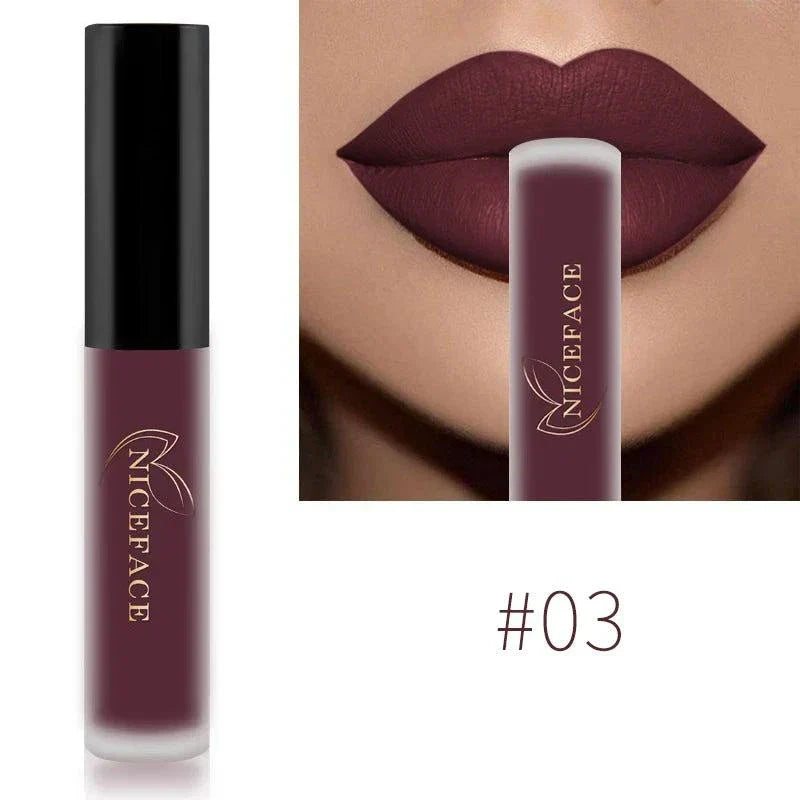 rossetto liquido nudo velluto opaco lunga durata colore prugna scuro labbra donna cosmetici impermeabile