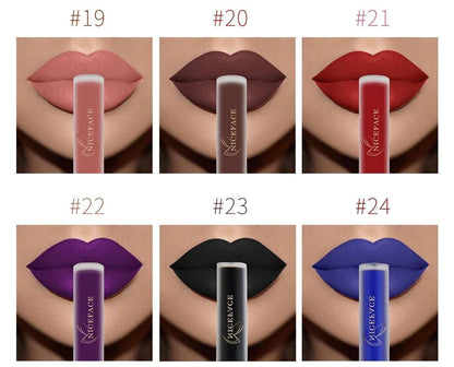 Rossetto liquido nudo opaco lunga durata toni nude e intensi su labbra modello donna