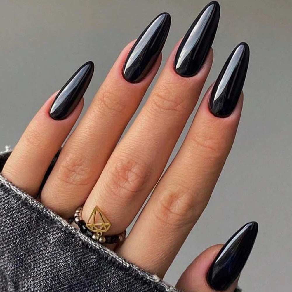 finte unghie nero francese