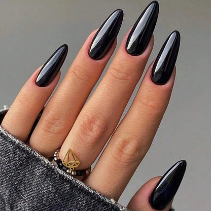 finte unghie nero francese