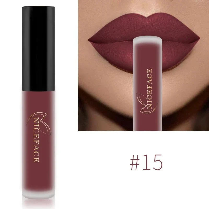 Rossetto liquido nudo velluto opaco lunga durata colore rosso elegante