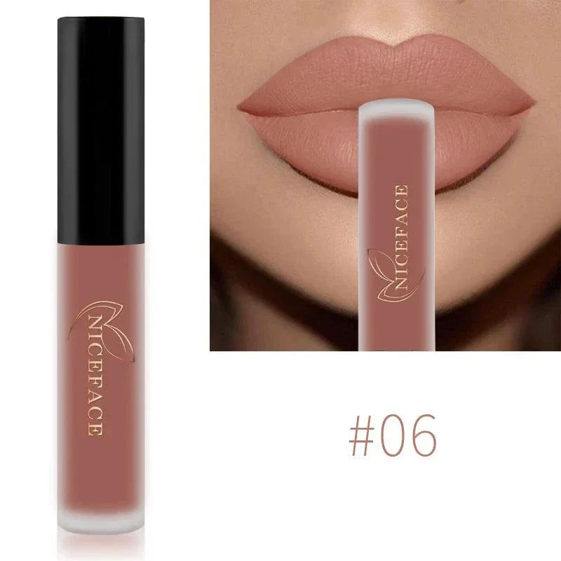 Rossetto liquido nudo velluto opaco lunga durata colore nude elegante.