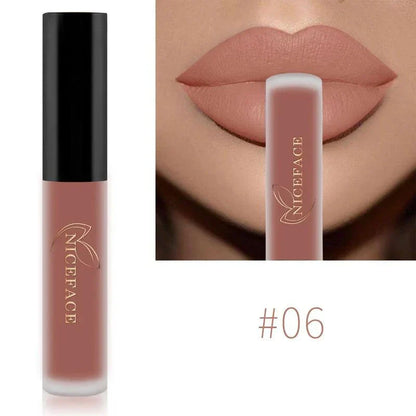 Rossetto liquido nudo velluto opaco lunga durata colore nude elegante.