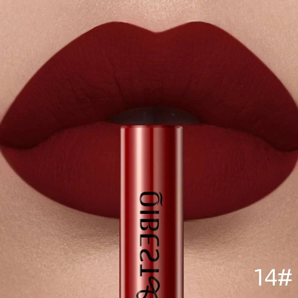 Rossetto liquido opaco rosso intenso effetto velluto impermeabile lunga durata