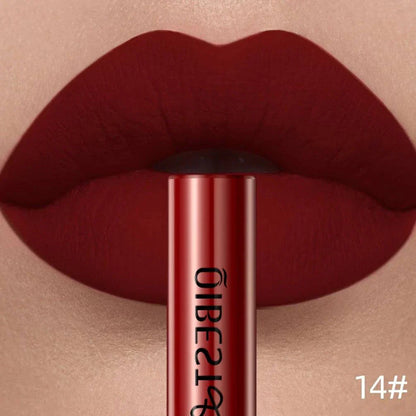 Rossetto liquido opaco rosso intenso effetto velluto impermeabile lunga durata