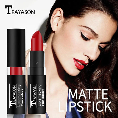Rossetto nudo opaco TEAYASON rosso intenso lunga durata impermeabile su donna trucco elegante