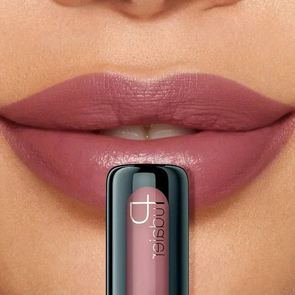 Fango liquido lip gloss packaging with long-lasting, silky formula in multiple shades