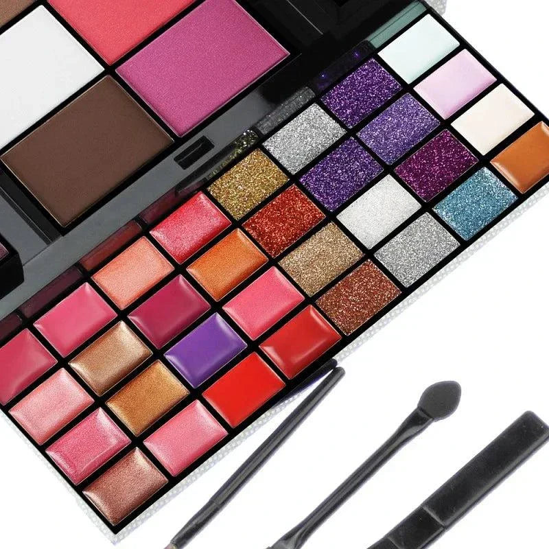 palette di ombretti colorate con ombretti opachi e brillanti impermeabili e pigmentati