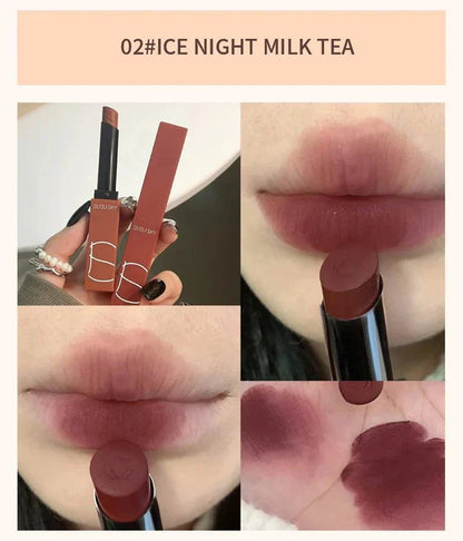 rossetto opaco impermeabile colore marrone Ice Night Milk Tea applicazione trucco labbra opaco resistente al sudore