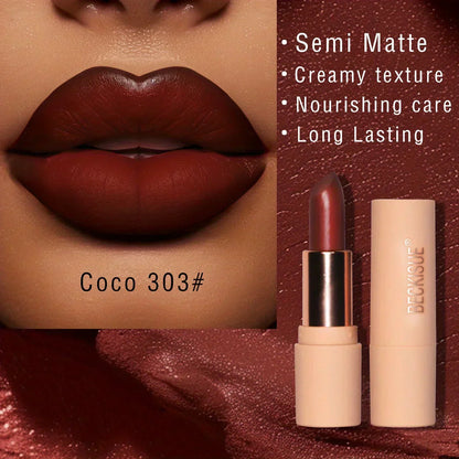 Rossetto in velluto colore caffè opaco semi-matte a lunga durata con effetto nutriente e texture cremosa